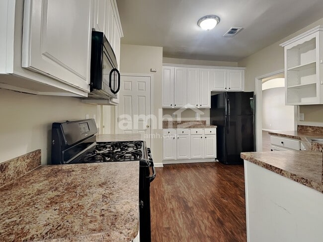 Photo - 640 Victoria Station Blvd