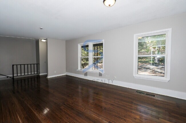 Photo - 5425 Skyview Dr SW