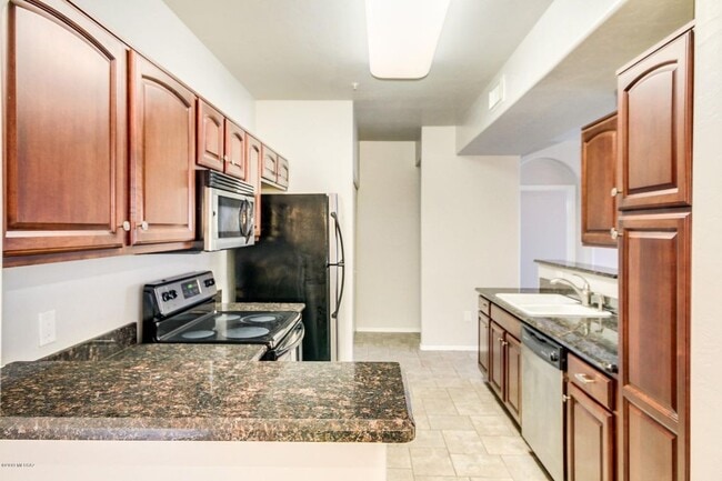 Photo - 2550 E River Rd Unidad 12102