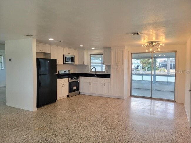 Photo - 13637 Maria Dr