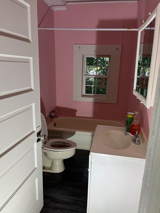 Photo - 123 Roundtree St
