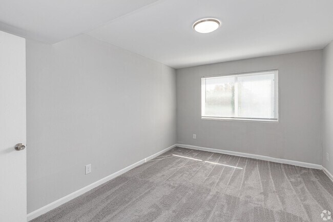 Photo - Regency Court Apartments