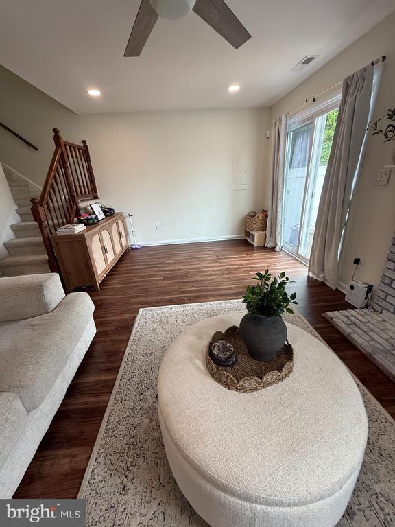 Photo - 703 Stillhouse Ln