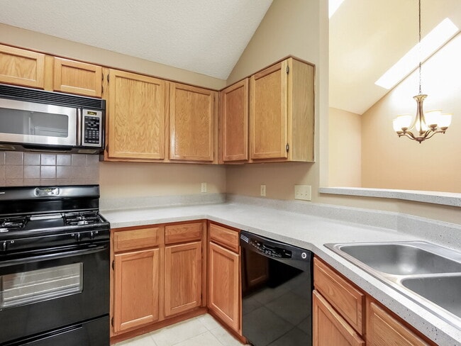 Photo - 913 Mossberg Ln