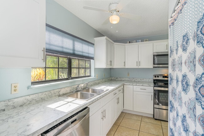 Photo - 3118 Manor Dr NE