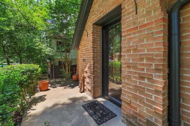 Photo - 307 Circle Dr