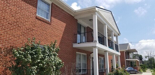 Building Photo - 1 Bedroom Unit 206 E. South Street Rental