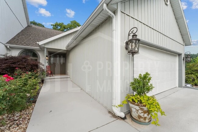 Photo - 185 Eagle Pointe Dr