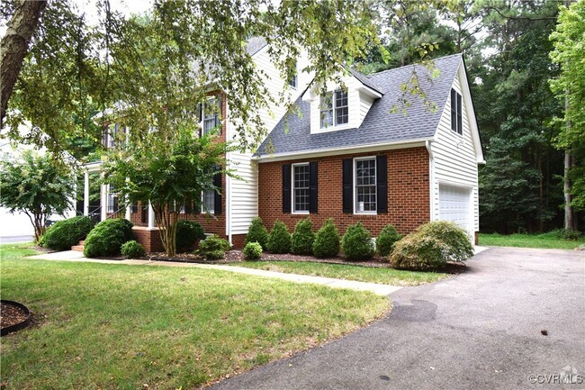 Building Photo - 607 Fairway Woods Dr Rental