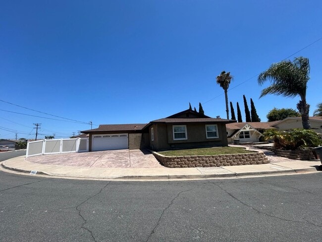 Building Photo - Beautiful and Spacious 3 Bedroom, 2 Bath Home!