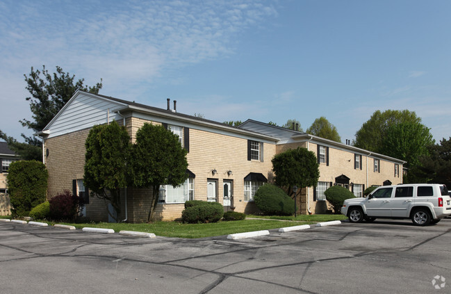 Building Photo - Cambridge Court Townhomes