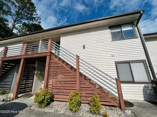 Building Photo - 1507 Military Cutoff Rd Unit 207 Rental