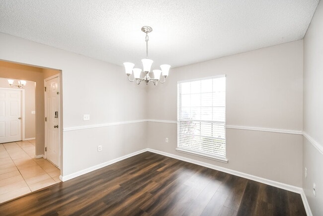 Photo - 1748 Northglen Cir