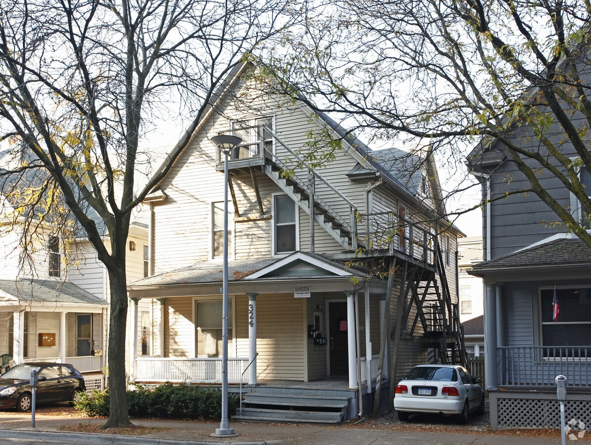 Primary Photo - 324 Thompson St