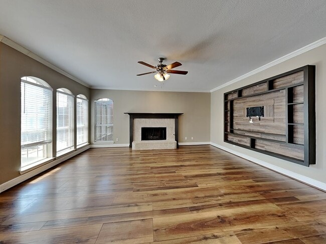 Photo - 1612 Commerce Dr