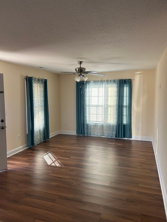 Photo - 7004 Oak Grove Rd