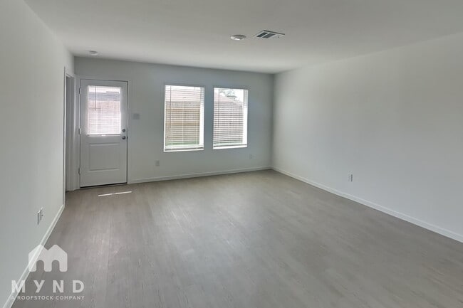 Photo - 914 Lago Laceno Ln