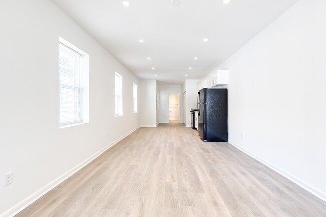 Photo - 714 S Broadway