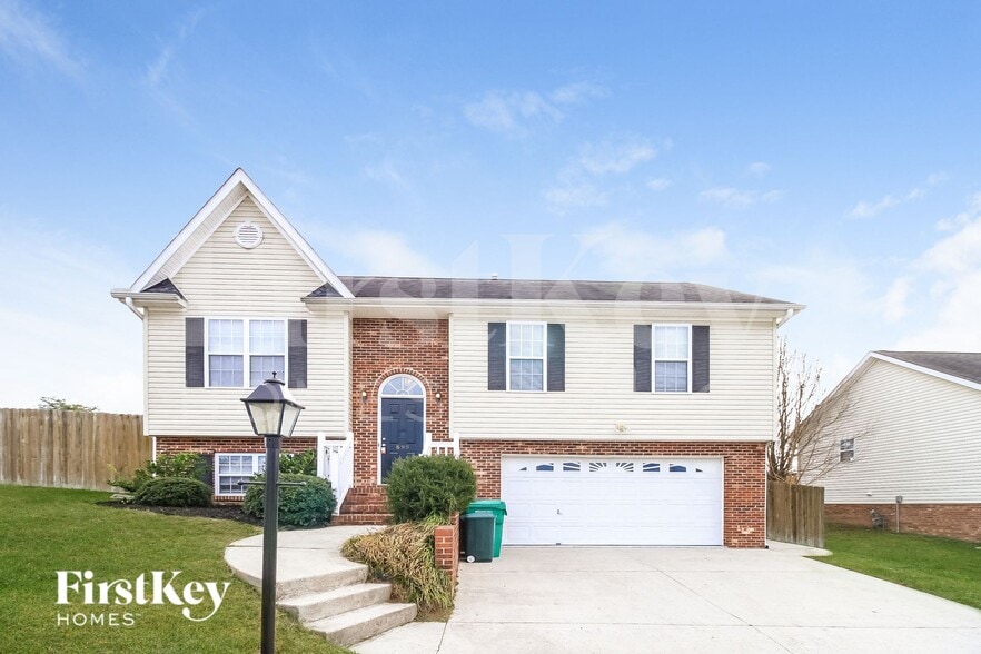 699 Hitchcock Way