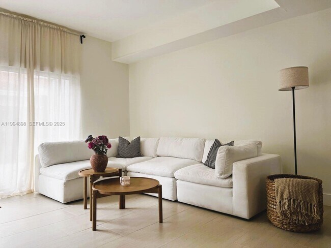 Photo - 14305 SW 57th Ln Unidad 7-8