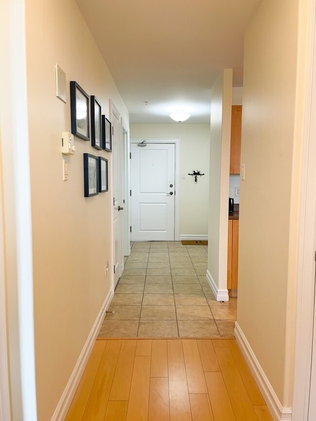 Photo - 2677 Gladstone St