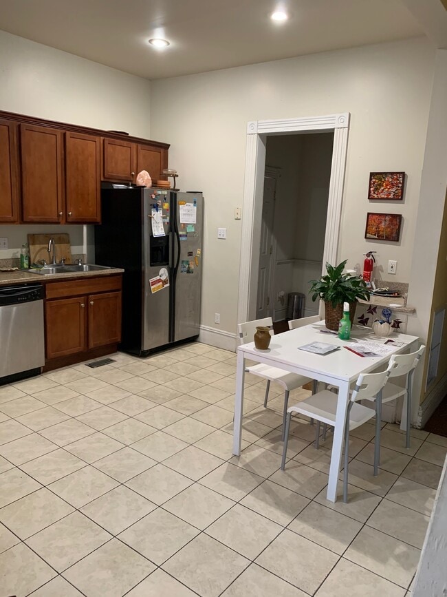 Photo - 100 W Marshall St