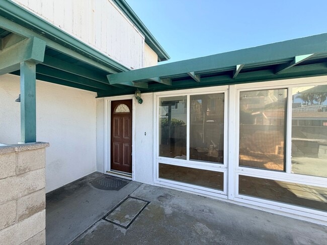Building Photo - Coastal Beach Home Just One Block from the Ocean