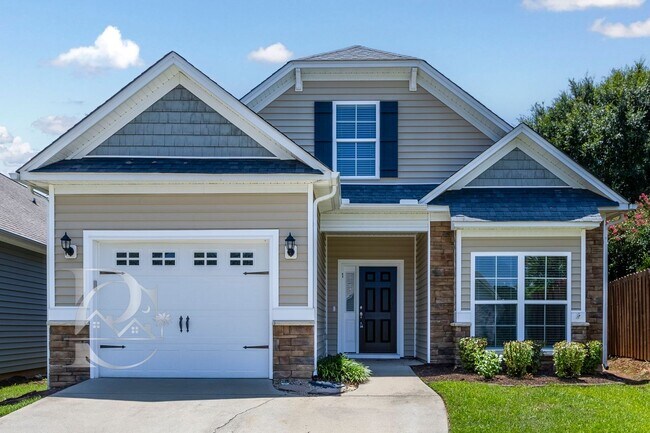 Building Photo - 3 BR, 2 BA IN QUAINT, QUIET, GATED COMMUNITY Rental