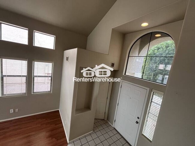 Photo - Modern comfort in the gated community of Villas at Red Mountain!