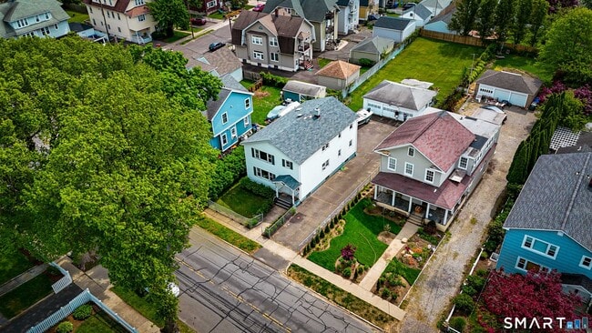 326 Grovers Ave