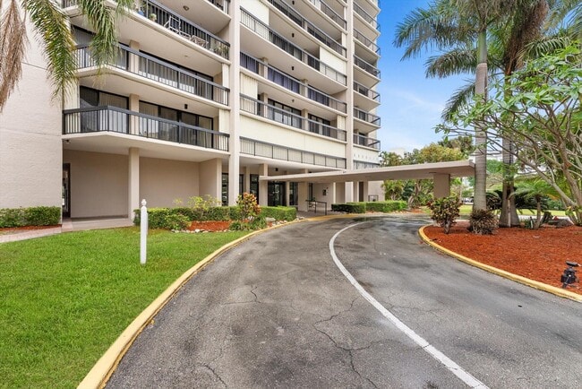 Building Photo - 2425 Presidential Way Unit 704