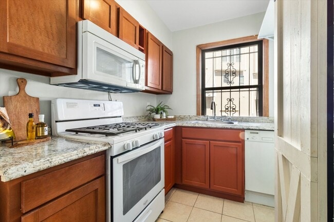 Photo - 613 Hamlin St NE