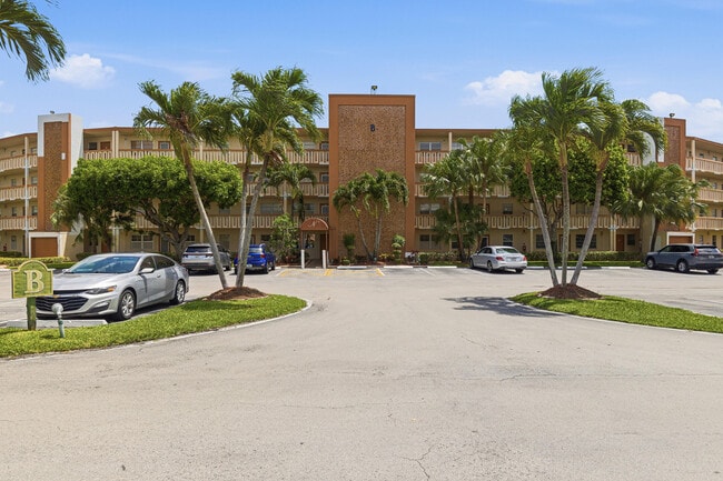 Building Photo - 1025 Newcastle B Unit 1025