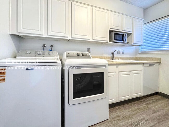 Photo - 8003 Wolff St