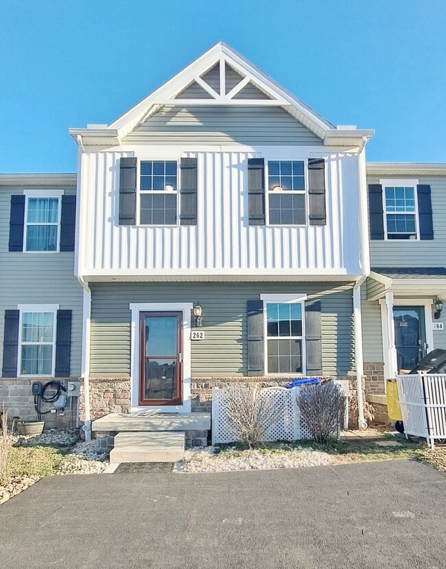Building Photo - 3 Bed / 3-1/2 Bath Single Family Townhome