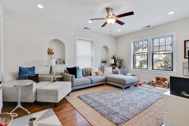 Photo - 1829 W Leland Ave Unidad 2