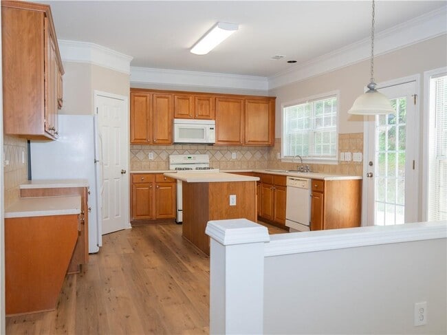 Photo - 663 Prada Ct NE