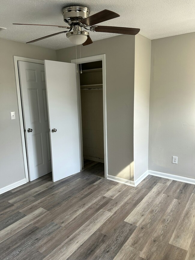 Building Photo - 1116 Ash Ave