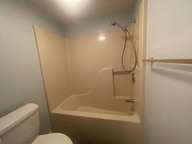 Photo - Nice 1 Bedroom 1 Bath Unfurnished Condo Renovated Unit 3