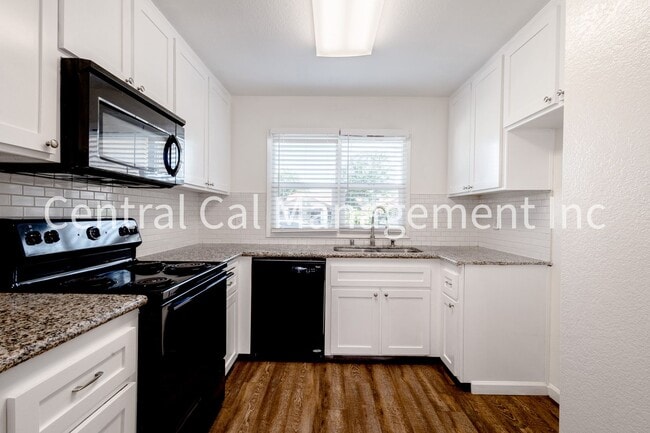 Photo - 3 Bedroom/2 Bath Home in the Southwest - $2295 Per Month!