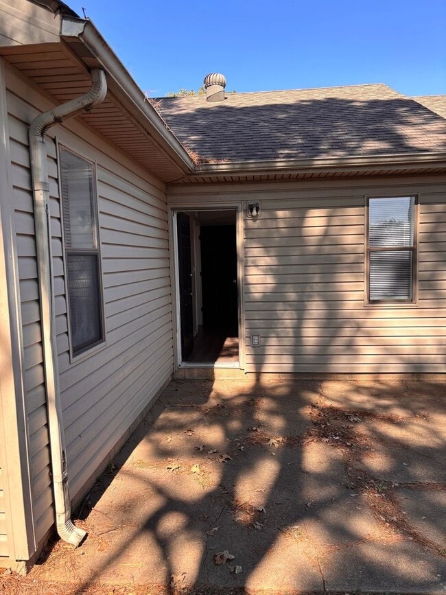 Building Photo - 4809 Samantha Ave Unit 4809 Samantha Ave