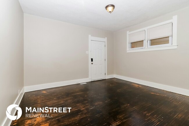 Photo - 100 N Longworth Ave