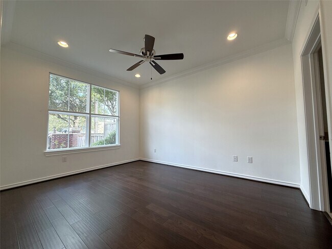 Photo - 1669 Richmond Ave