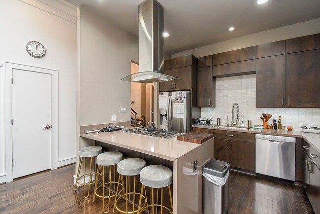 Photo - 1211 Rosine St