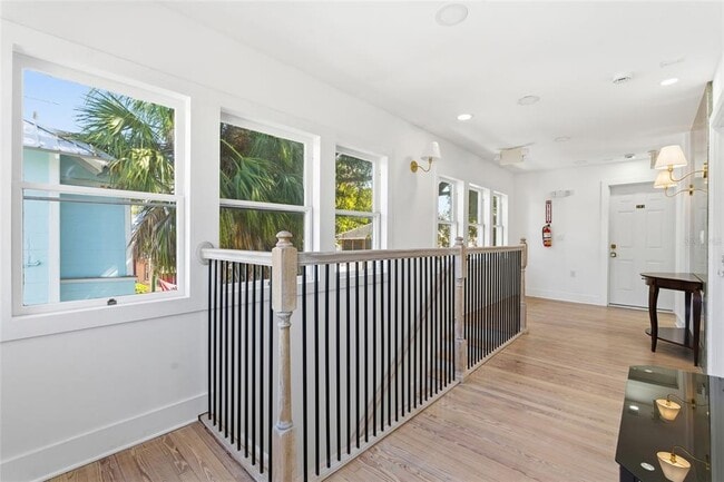 Photo - 326 6th Ave N