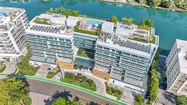 9221 E Bay Harbor Dr Unit 512
