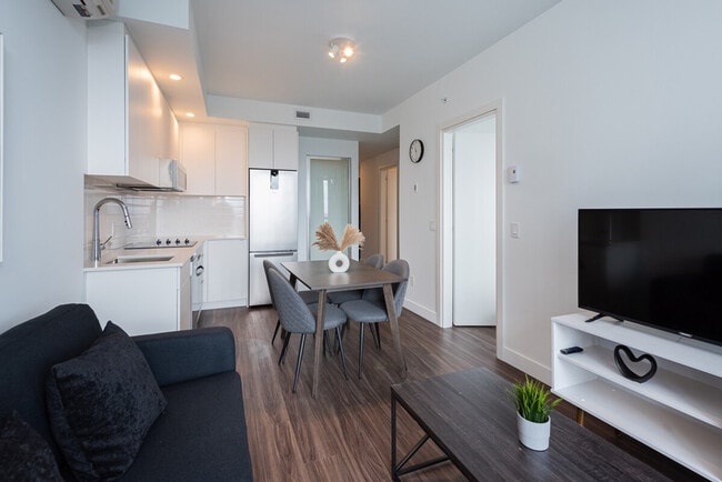 Building Photo - 1383 Av. Argyle