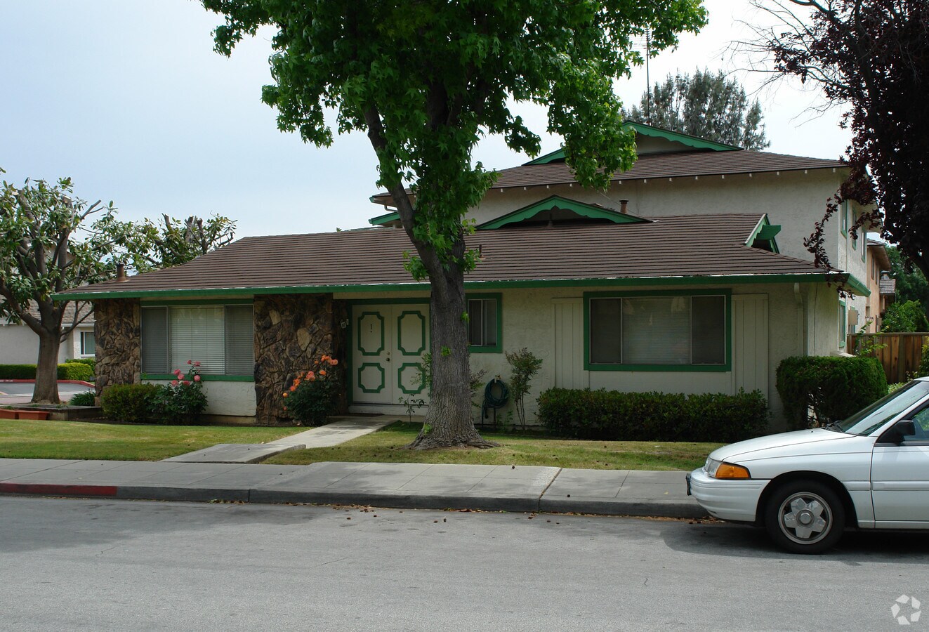 1570 Tenaka Place - 1570 Tenaka Place