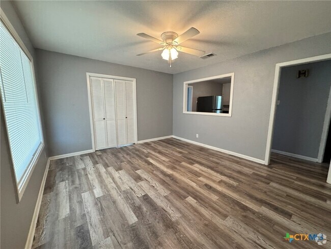 Building Photo - 615 Melrose St Rental