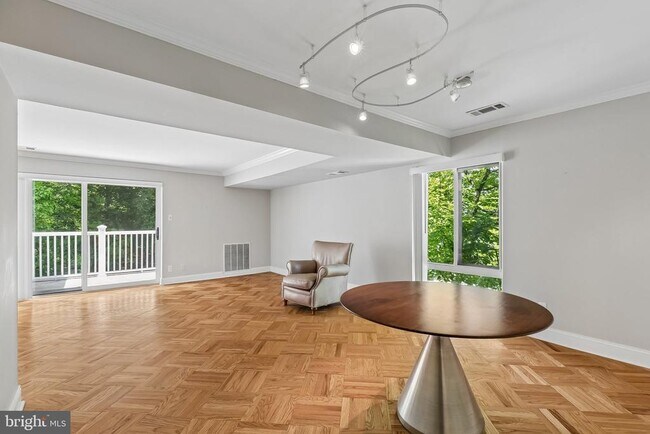 Photo - 1740 Oakwood Terrace